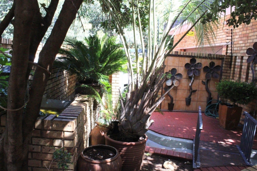 6 Bedroom Property for Sale in Van Der Hoff Park North West